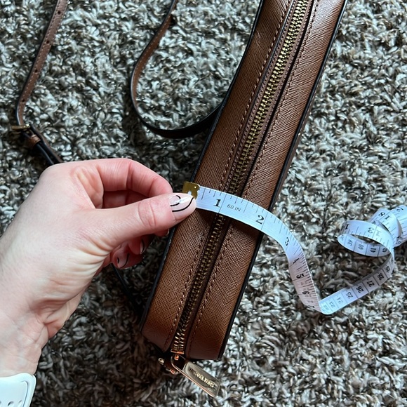 Michael Kors Small leather crossbody bag - Picture 5 of 6